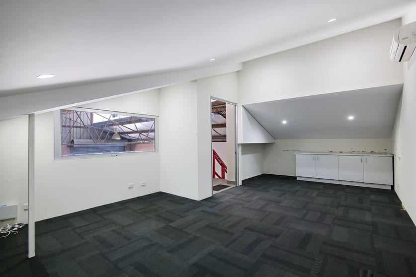 Click to view all images 2/98 President Street Welshpool WA 6106 - Image 3