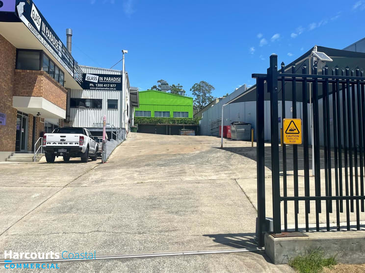 Click to view all images 1a & 3/ 28 Commercial Drive Ashmore QLD 4214 - Image 1