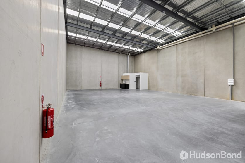 Click to view all images 32 Kiel Close Kilsyth VIC 3137 - Image 3