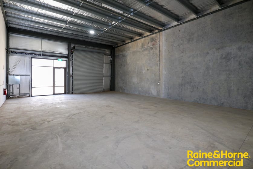 Click to view all images 2/13 Jones Street Wagga Wagga NSW 2650 - Image 3