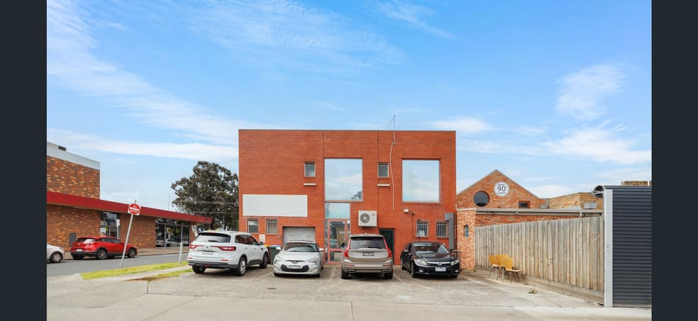 Click to view all images 51 Wyong Street Keilor East VIC 3033 - Image 2