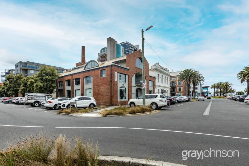 Click to view all images 2/11 Beach Street Port Melbourne VIC 3207 - Image 1
