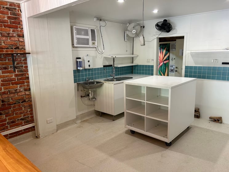 Click to view all images 6/45 Cambridge Parade Manly QLD 4179 - Image 3
