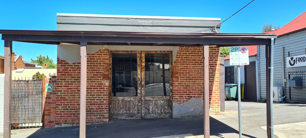 Click to view all images 16 Mostyn Street Castlemaine VIC 3450 - Image 2