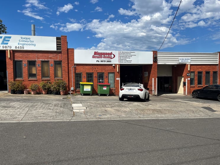 Click to view all images 3/2 Elliott Place Ringwood VIC 3134 - Image 2