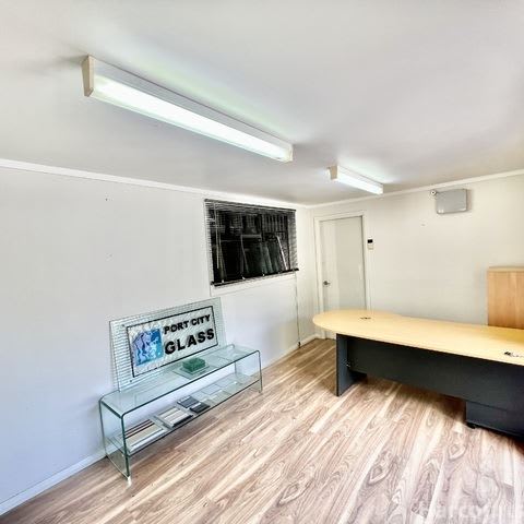 Click to view all images 1/9 Commerce Street Wauchope NSW 2446 - Image 2
