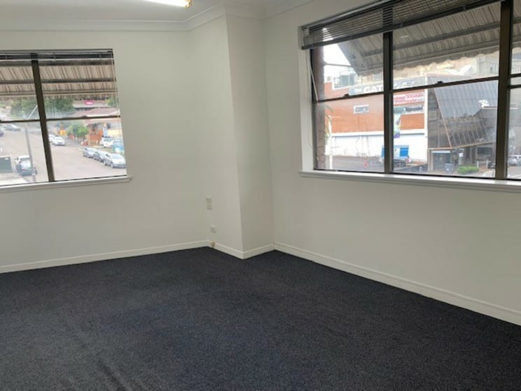 Click to view all images 2/250 Mann Street Gosford NSW 2250 - Image 2