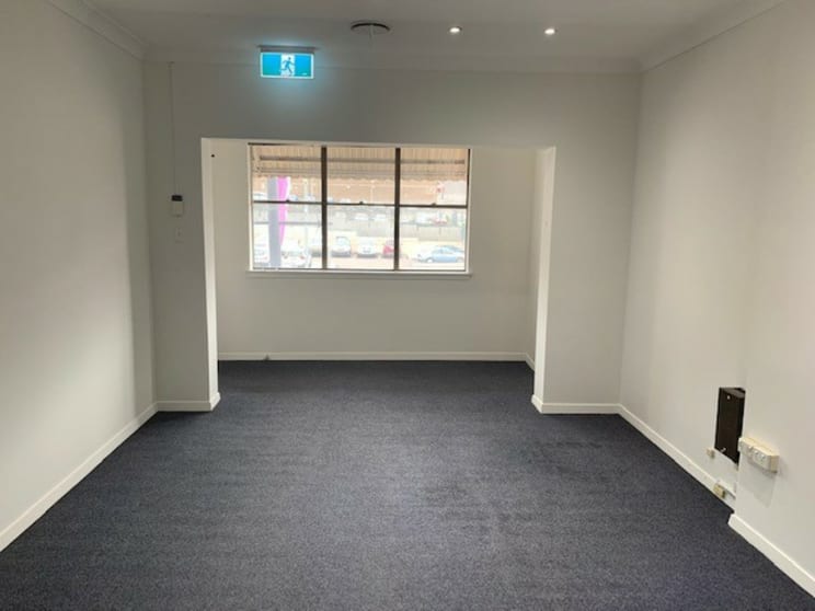 Click to view all images 2/250 Mann Street Gosford NSW 2250 - Image 3