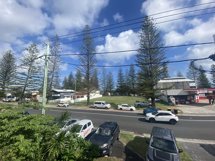 Click to view all images 4/5 Yamba Street Yamba NSW 2464 - Image 2