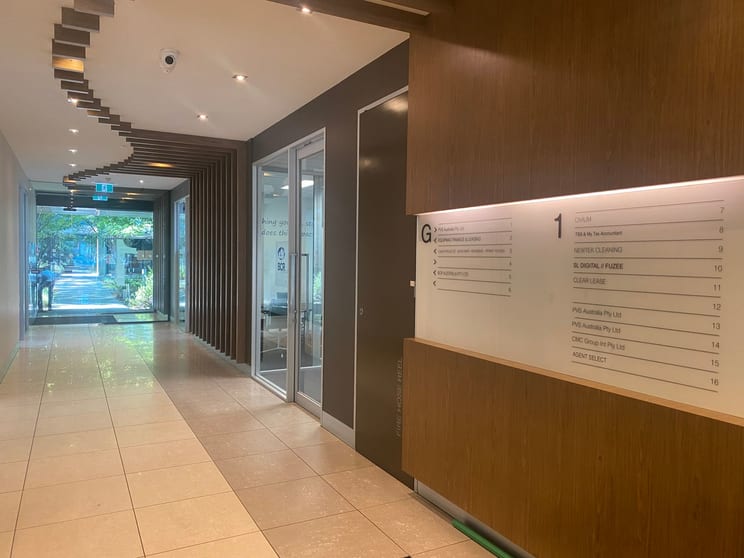 Click to view all images 5/574 Plummer Street Port Melbourne VIC 3207 - Image 1