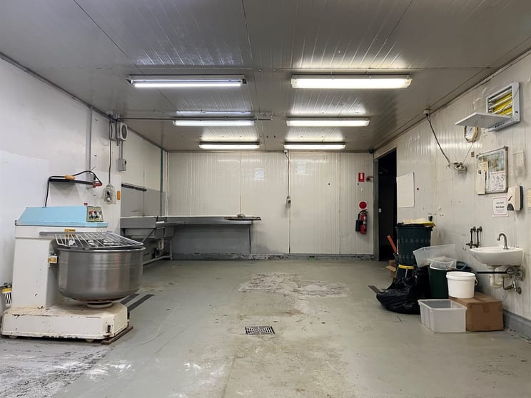 Click to view all images 18 & 20/128 Canterbury Road Kilsyth VIC 3137 - Image 3