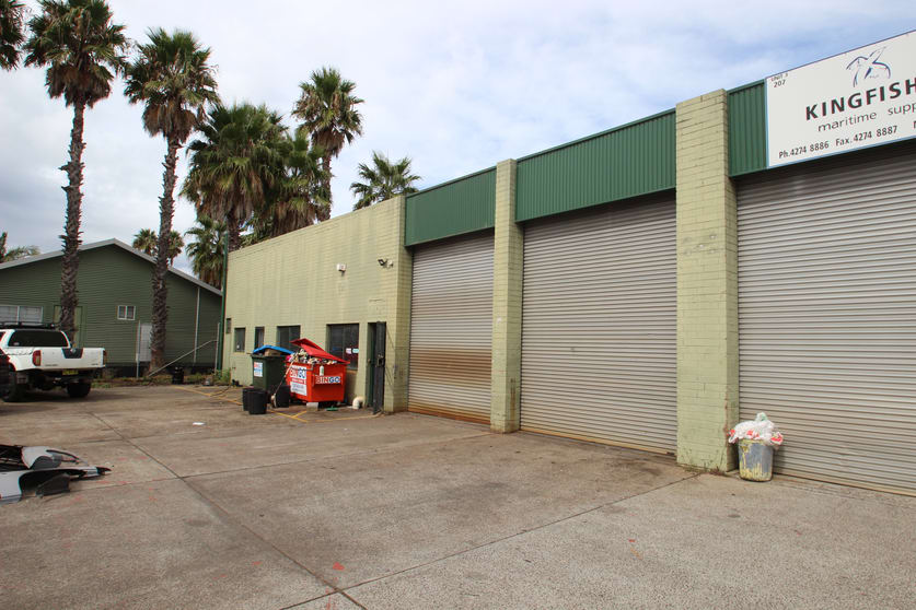 Click to view all images 4/207 Shellharbour Road Port Kembla NSW 2505 - Image 2