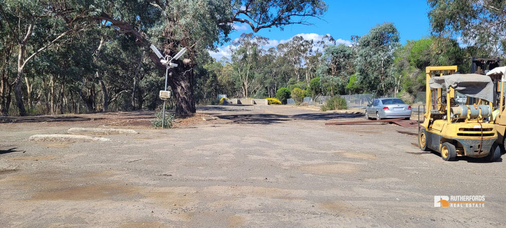 Click to view all images 11 Cameron Parade Broadford VIC 3658 - Image 2