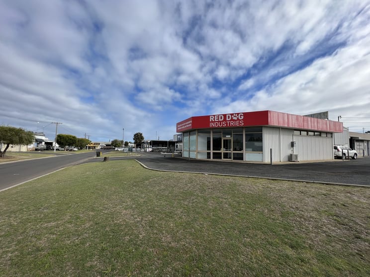 Click to view all images 5/7 Isaacs Street Busselton WA 6280 - Image 2