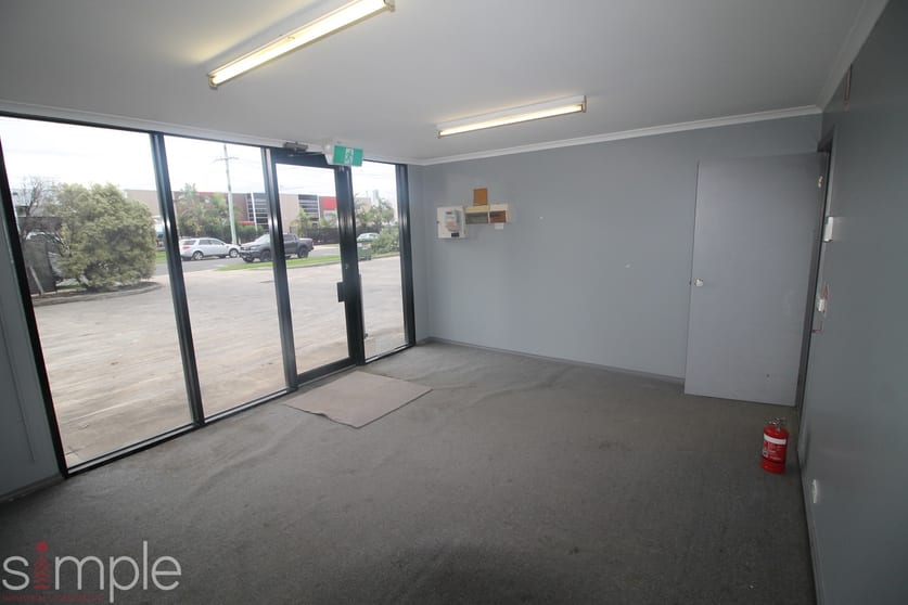 Click to view all images 3B Hi Tech Place Seaford VIC 3198 - Image 2