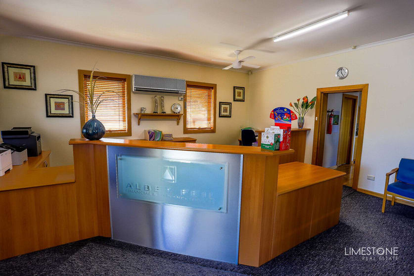 Click to view all images 27 Sturt Street Mount Gambier SA 5290 - Image 3