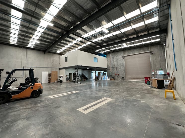 Click to view all images 4/19 Grasslands Avenue Craigieburn VIC 3064 - Image 3