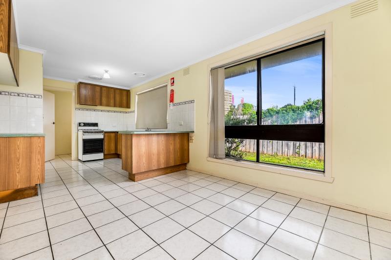 Click to view all images Unit 2/204 Sladen Street Cranbourne VIC 3977 - Image 3
