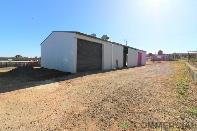 Click to view all images 2/25 Boothby Street Drayton QLD 4350 - Image 1