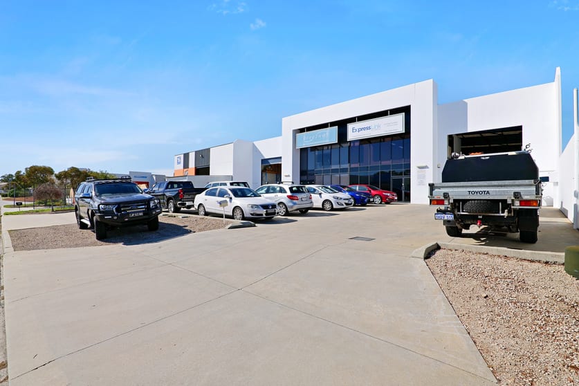 Click to view all images Unit 2/18 Colin Jamieson Drive Welshpool WA 6106 - Image 3