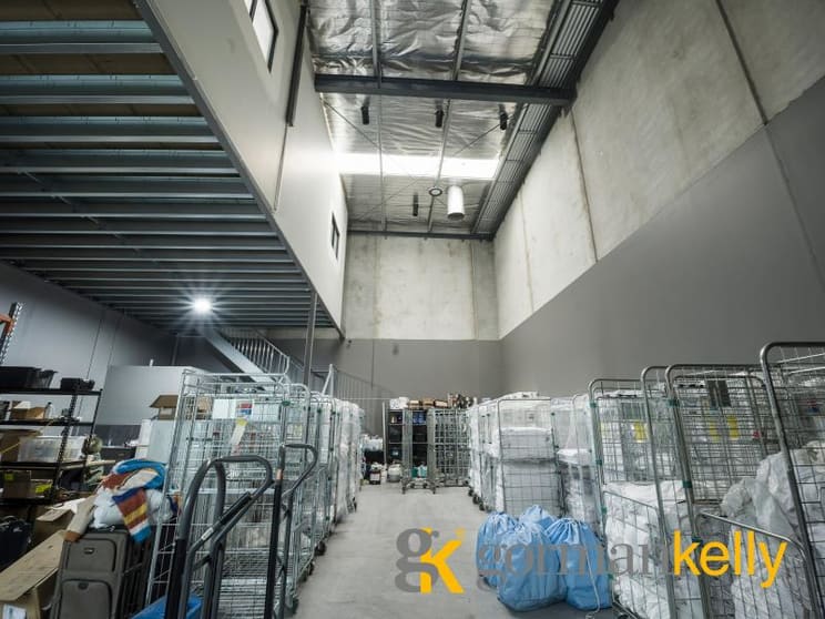Click to view all images Unit 5/177 Salmon Street Port Melbourne VIC 3207 - Image 3