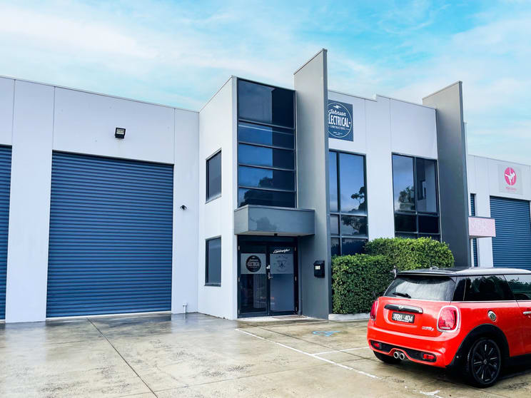 Click to view all images 5/4 TORCA TERRACE Mornington VIC 3931 - Image 1