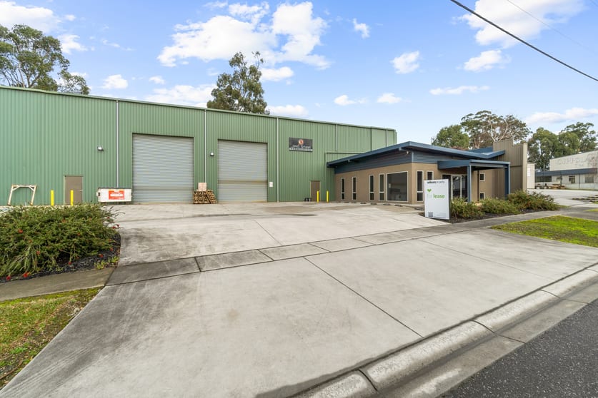 Click to view all images 3 Darcan Way Drouin VIC 3818 - Image 2