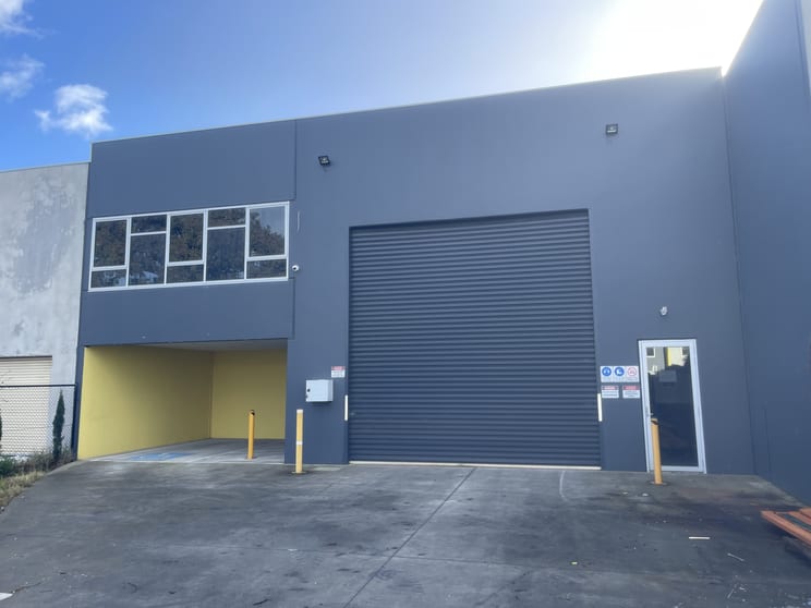 Click to view all images 28 Yellowbox Drive Craigieburn VIC 3064 - Image 2