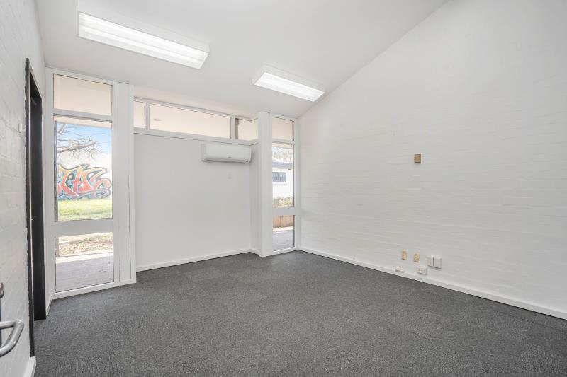 Click to view all images 21 Jenke Circuit Kambah ACT 2902 - Image 3