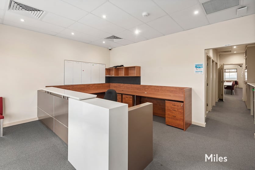 Click to view all images 70 Lower Heidelberg Road Ivanhoe VIC 3079 - Image 2