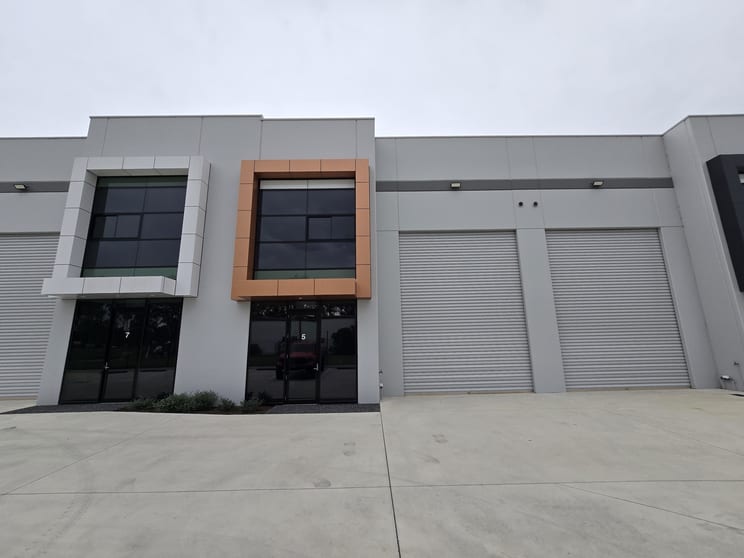 Click to view all images 5 Transit Place Dandenong South VIC 3175 - Image 1