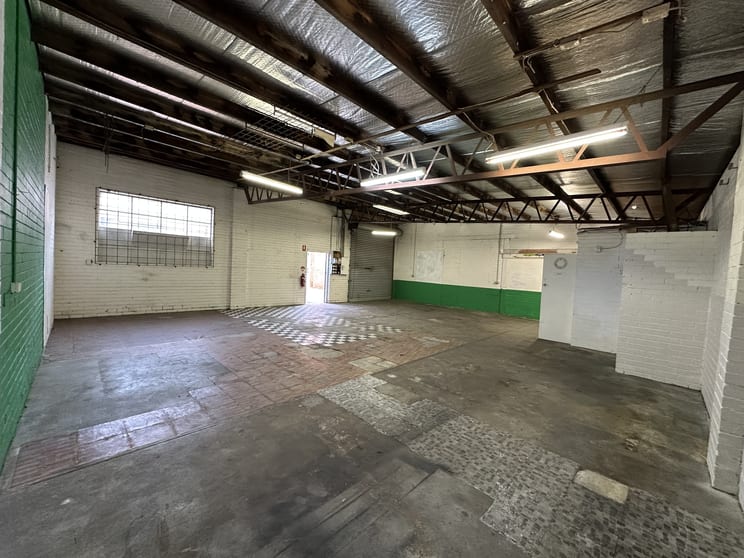 Click to view all images 4/3 Levanswell Road Moorabbin VIC 3189 - Image 3
