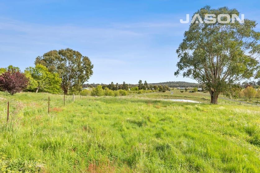 Click to view all images 110 Northumberland Road Kyneton VIC 3444 - Image 3