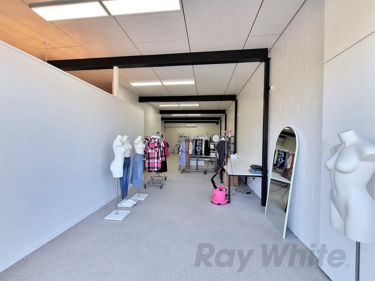 Click to view all images 3/44 Milsom Street Coorparoo QLD 4151 - Image 3