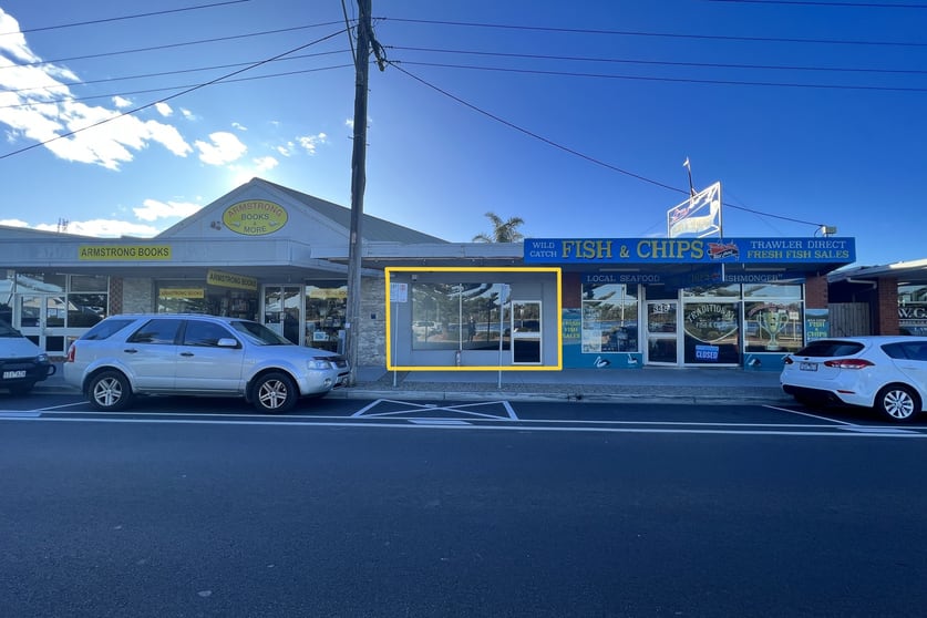Click to view all images 343 Esplanade Lakes Entrance VIC 3909 - Image 2