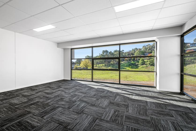 Click to view all images Unit 2/29 Ruby Court East Albury NSW 2640 - Image 3
