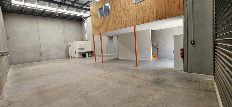 Click to view all images 2/6 Boneyards Avenue Torquay VIC 3228 - Image 2
