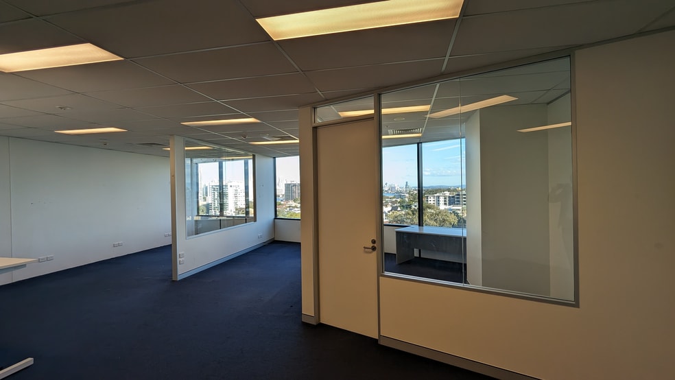 Click to view all images 30905/27 Garden Street Southport QLD 4215 - Image 3
