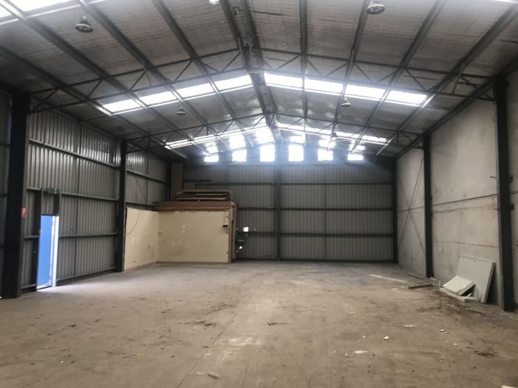 Click to view all images 37 Milne Avenue Seaford VIC 3198 - Image 3