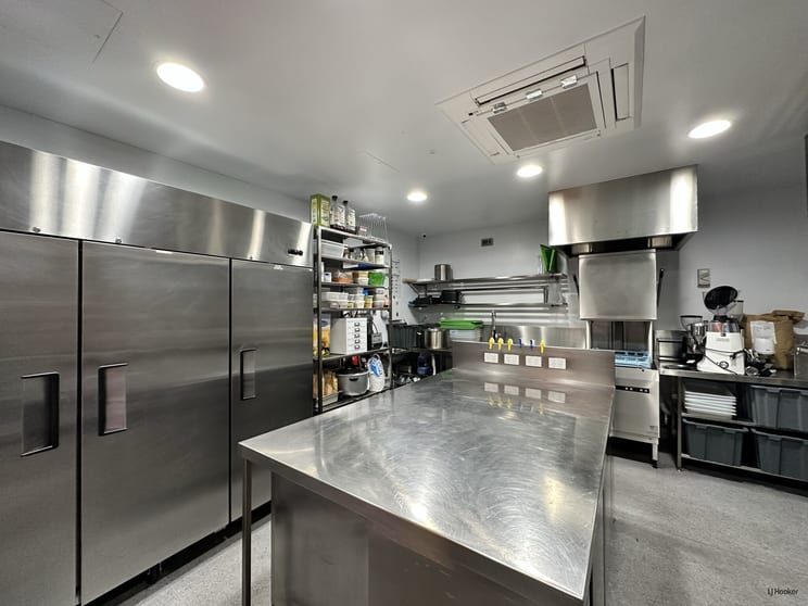 Click to view all images 4/27-31 Currumbin Creek Road Currumbin QLD 4223 - Image 2