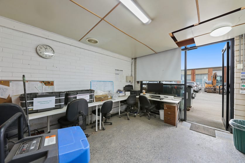 Click to view all images 18/206-212 Governor Road Braeside VIC 3195 - Image 3