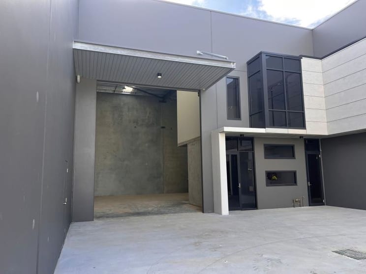 Click to view all images Unit 4/8 Cattle Way Gregory Hills NSW 2557 - Image 2