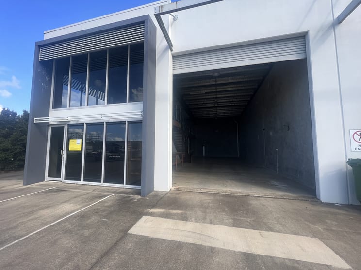 Click to view all images 1/8 Myer Lasky Drive Cannonvale QLD 4802 - Image 2