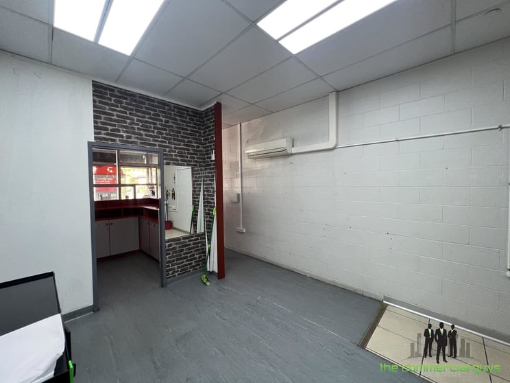Click to view all images 4/2126-2128 Sandgate Rd Boondall QLD 4034 - Image 3