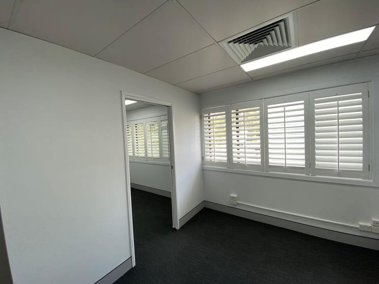 Click to view all images 89 West Burleigh Road Burleigh Waters QLD 4220 - Image 3