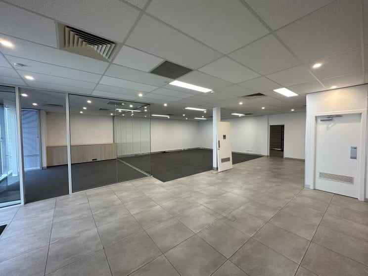Click to view all images Unit 2/2-484 Graham St Port Melbourne VIC 3207 - Image 3