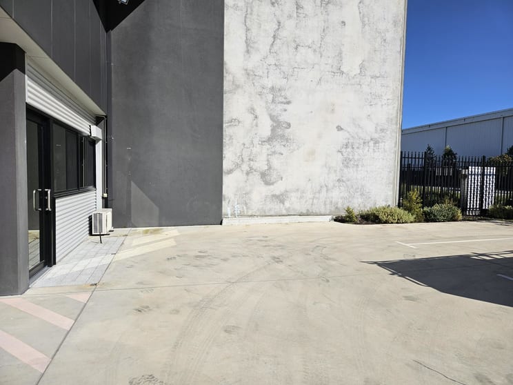 Click to view all images Part/54 Boom Street Gnangara WA 6077 - Image 2