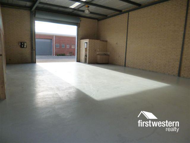 Click to view all images 4/233 Bank Street Welshpool WA 6106 - Image 3
