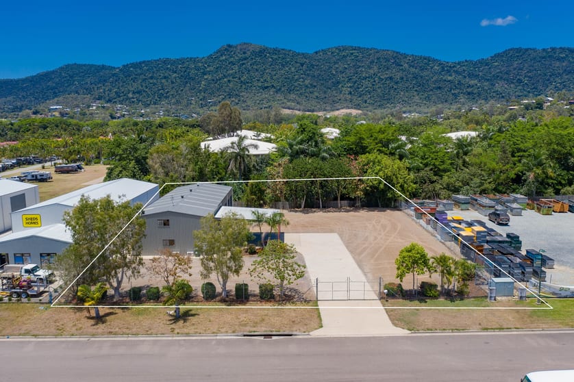 Click to view all images 61 Carlo Drive Cannonvale QLD 4802 - Image 1