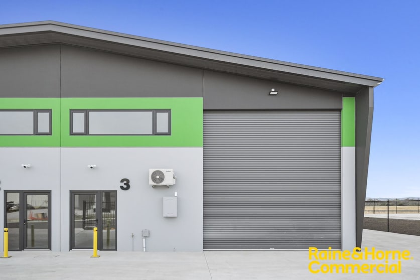 Click to view all images Unit 3/59 Cherokee Drive Cambridge TAS 7170 - Image 3